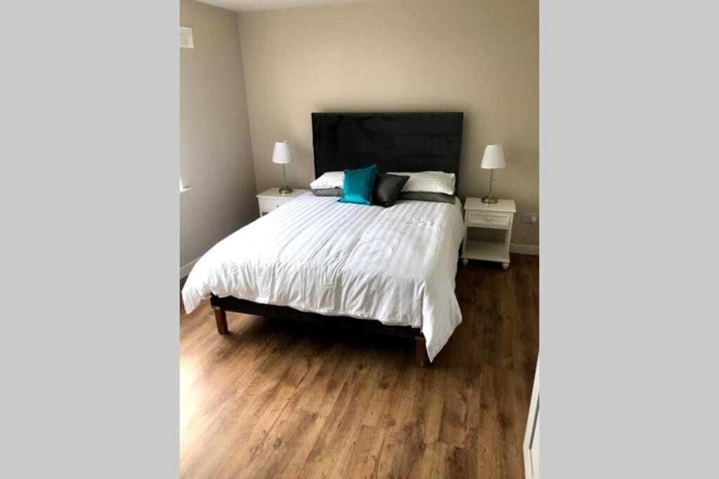 Stylish 3 Bed Apartment With Lough Atalia Views Galway Exteriör bild