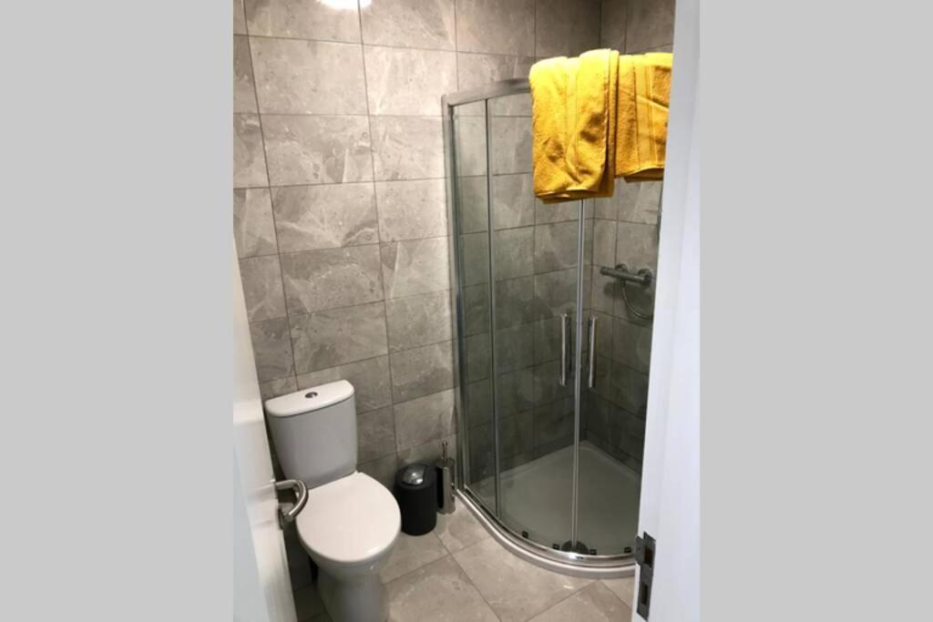 Stylish 3 Bed Apartment With Lough Atalia Views Galway Exteriör bild